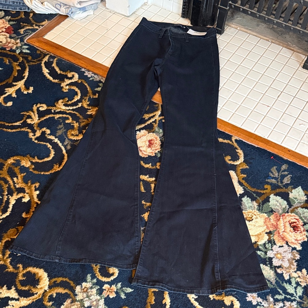 Just Black Denver Flare Jeans in dark navy .‎ NWT. Retail 98